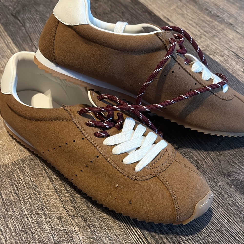 Stylish Brown Women's Sneakers